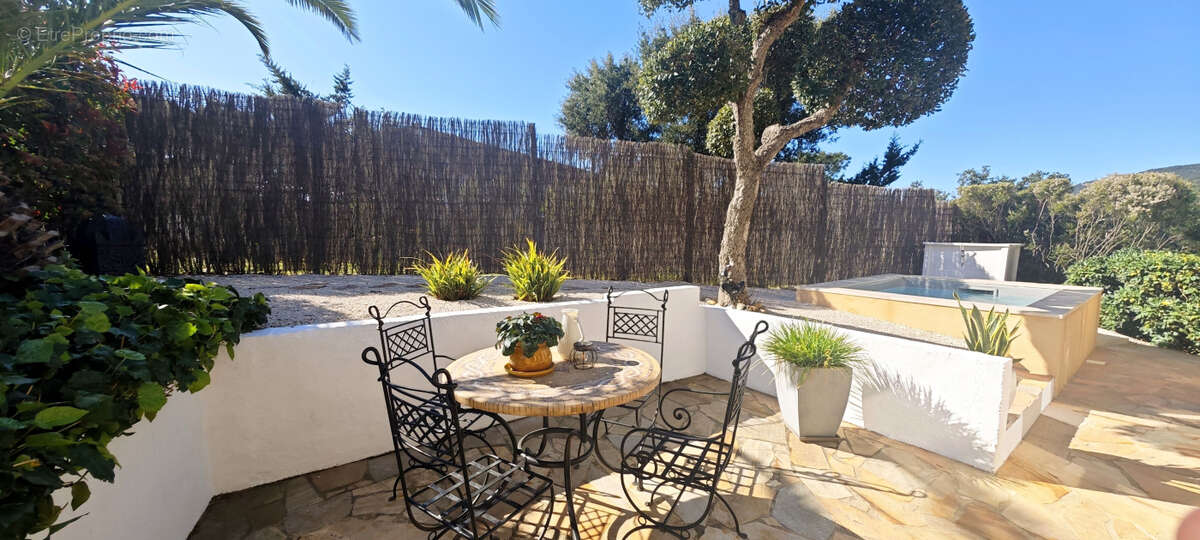 Maison à ROQUEBRUNE-SUR-ARGENS