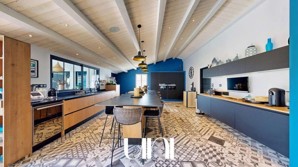 Maison 5 pièces de 277 m2 avec piscine et dépendance - Le-Bois-Plage-en-Ré - photo 5