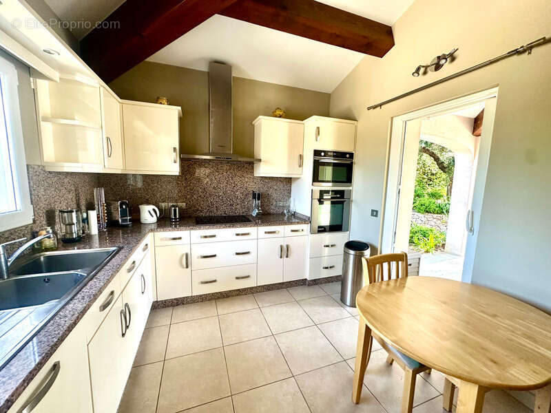 AIX EN PROVENCE LA DURANNE - Maison 159M2 -Double garage 80m2 -T3 50m2 - Terrain 1236m2 - photo 6