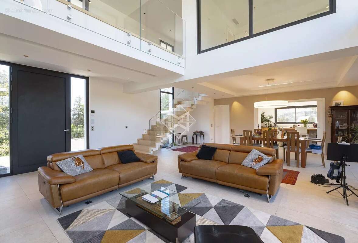 Maison à ROQUEFORT-LES-PINS