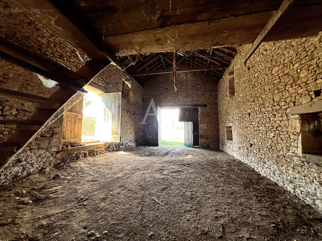Belle Grange en pierre - photo 5