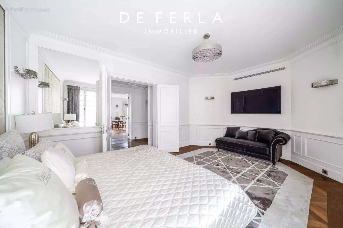 Appartement à PARIS-8E