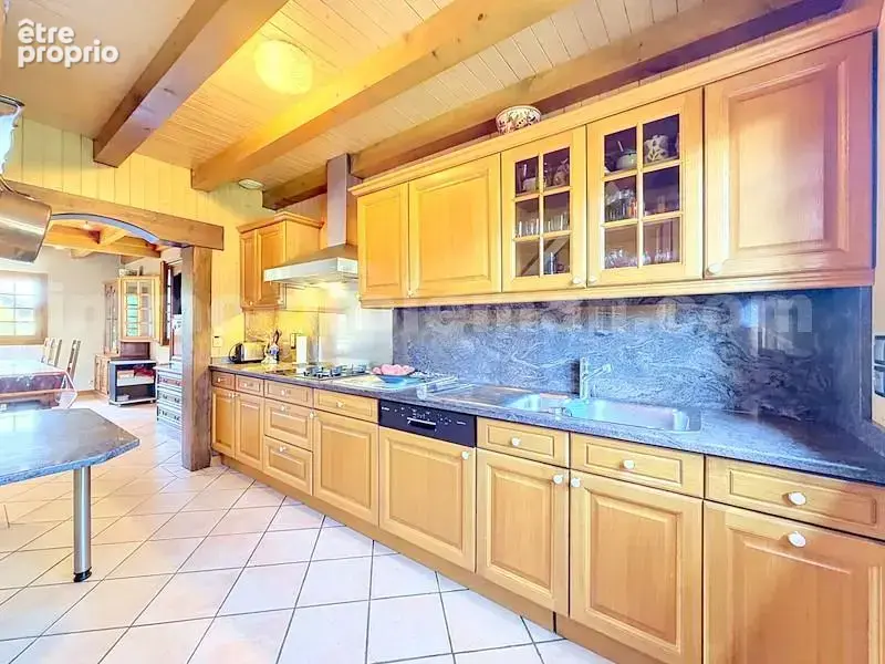 CHALET_FILLINGE_5_PIECES_FRONTIERE_SUISSE_GENEVE_SUPERBE_BEAUX_VOLUMES_CUISINE_SEJOUR_ENTREE_chambre_SEJOUR_ENTREE_CHAMBRE_SALLE_DE_BAINS_EXTERIEUR_TERRAIN_
