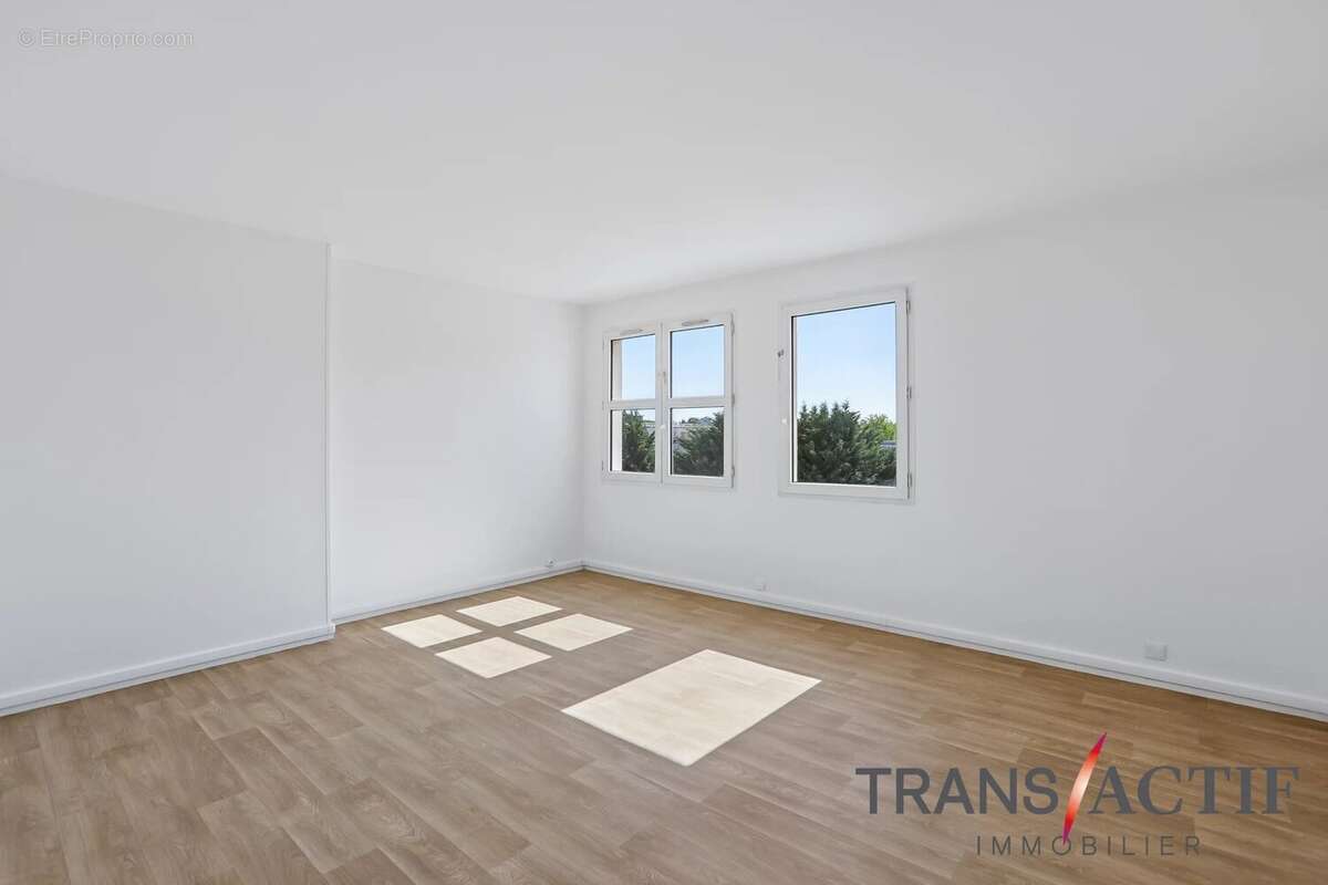 Appartement à COURCOURONNES