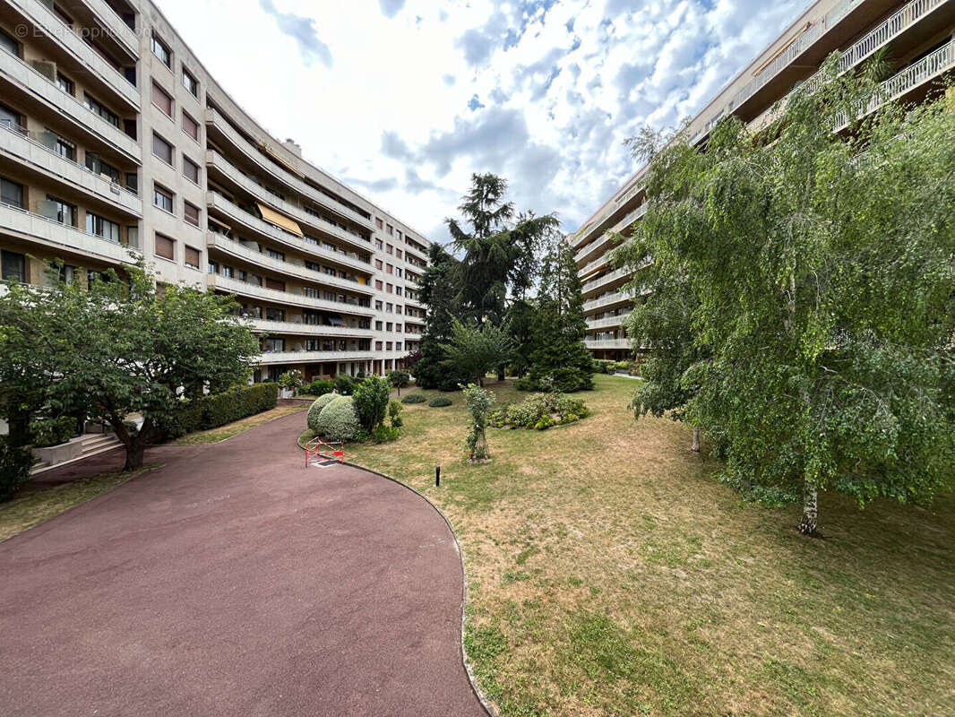 Chambre de service - 9.34 m2 / SAINT CLOUD VAL D'OR - photo 6