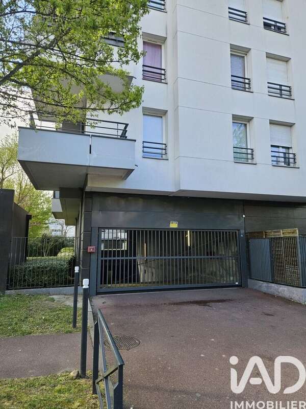 Photo 3 - Parking à CERGY