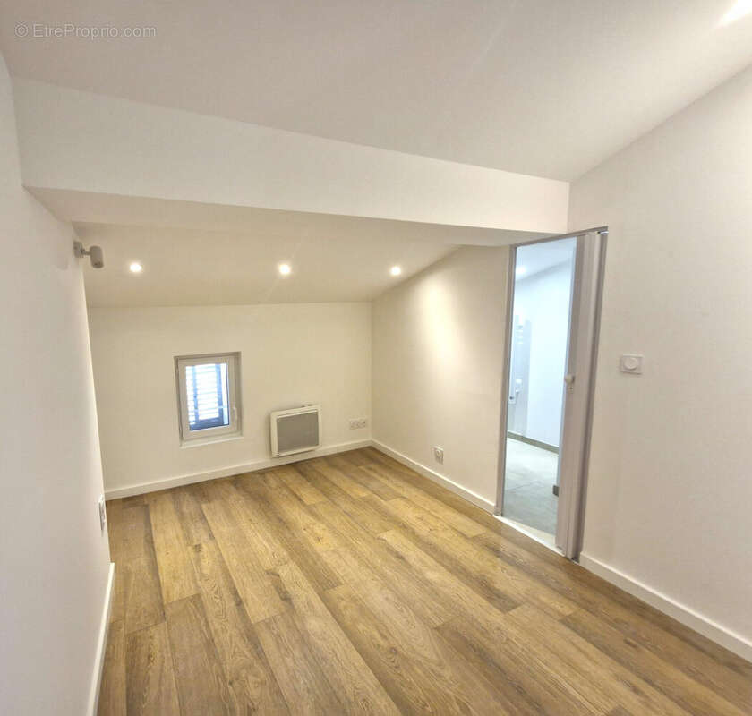 Appartement à SOLLIES-PONT