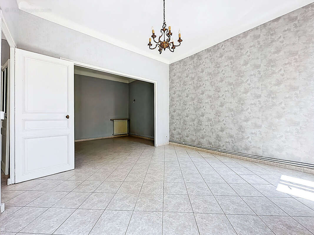 Appartement à MARSEILLE-5E