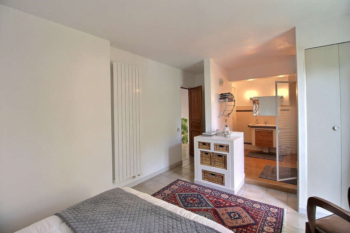 Maison à SAINT-CLEMENT-DE-RIVIERE