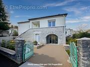 Maison à NOTRE-DAME-DE-SANILHAC