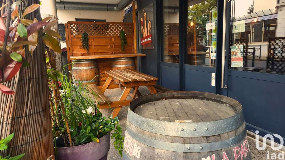 Photo 2 - Commerce à BURES-SUR-YVETTE