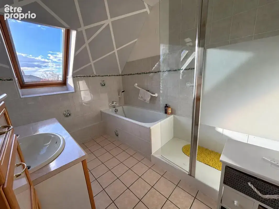 Bourges-quartier hôpital-maison avec veranda, trois chambres - photo 8