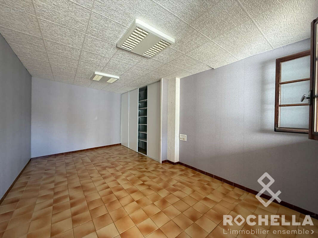 Chambre rez de chaussée - Maison à ASNIERES-LA-GIRAUD