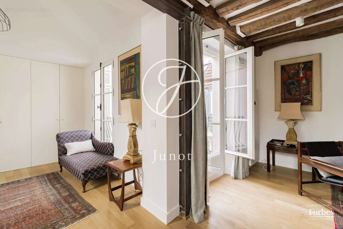 Paris 7e - CARRÉ DES ANTIQUAIRES - Duplex à vendre - 2 pièces - 39,24m² Carrez - 57,53m² au sol - 1 chambre - Dernier étage. - photo 9