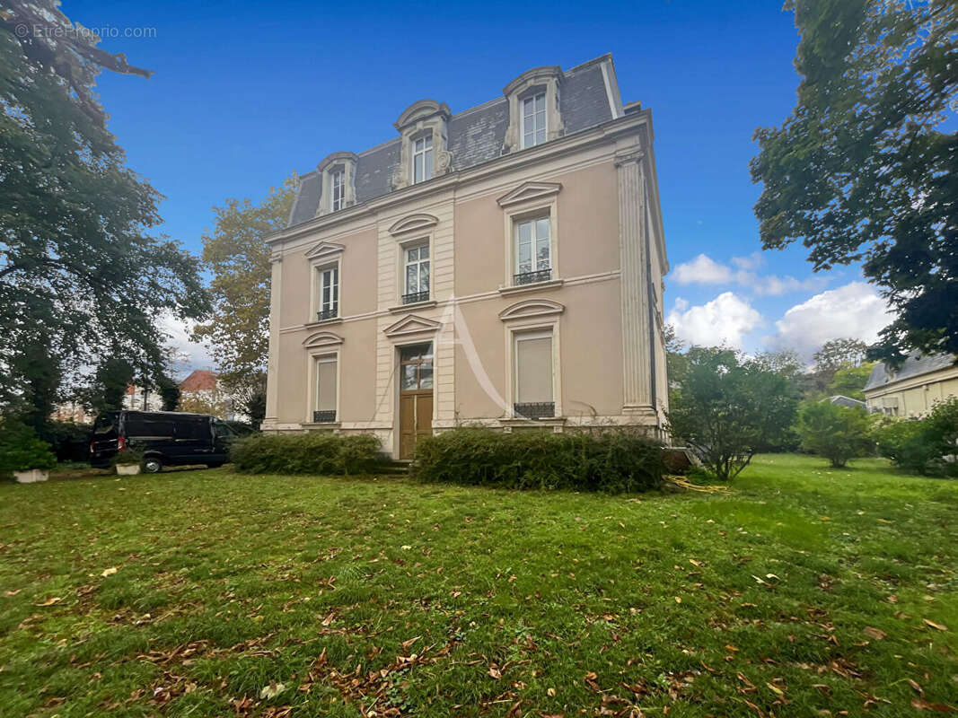 Maison Les Mureaux 220 m² - photo 2