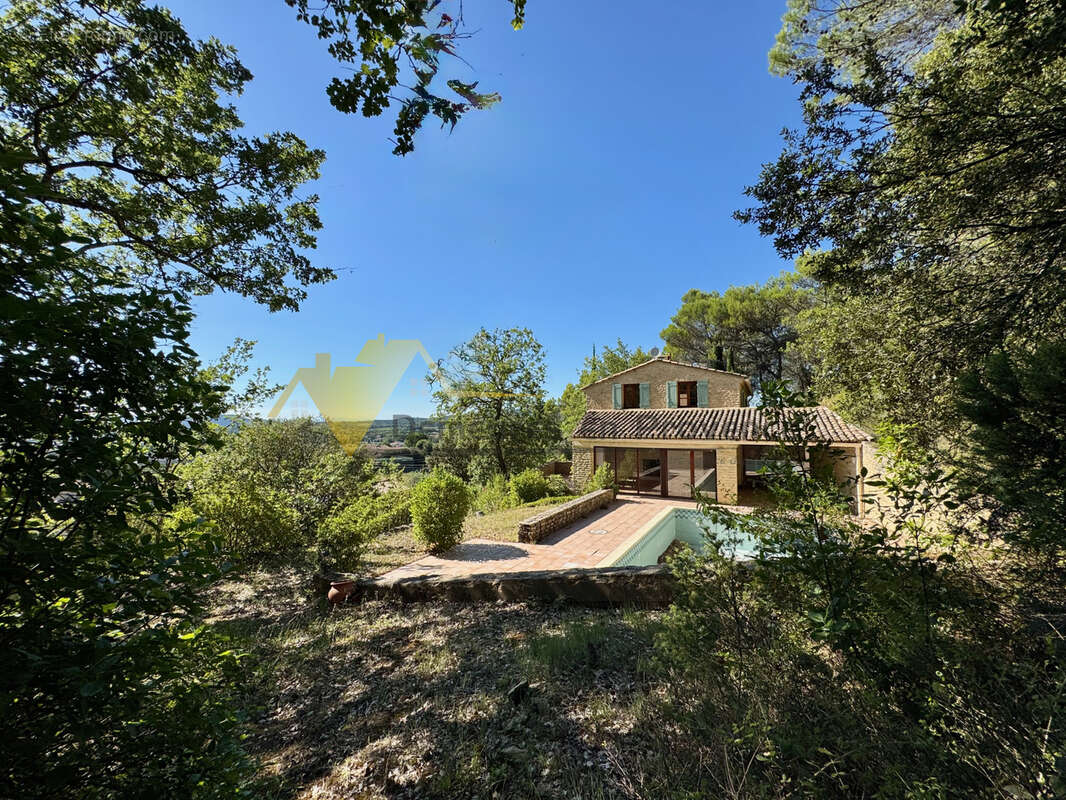 À vendre   Villa de caractère avec vue dominante, piscine et 4 chambres - photo 3