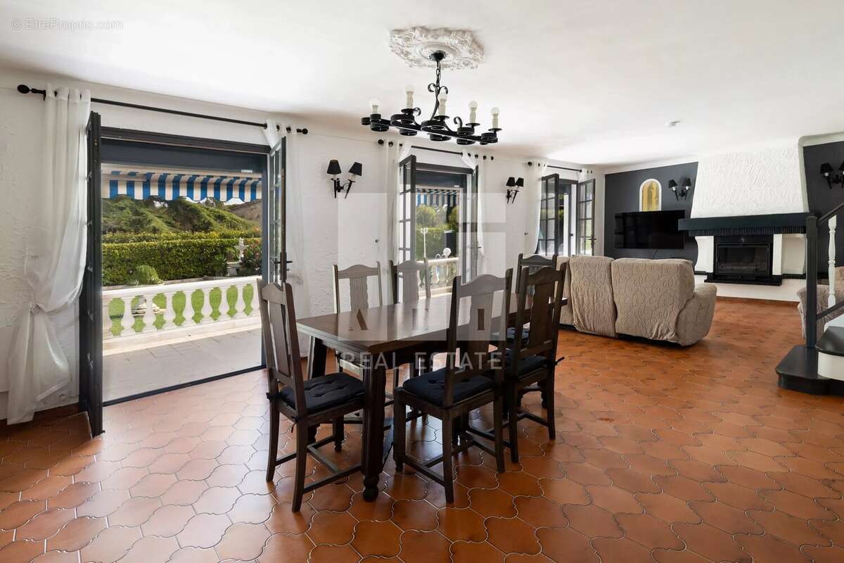 Baisse de prix - mougins - villa 4 ch avec piscine et magnifique terrain plat - photo 5