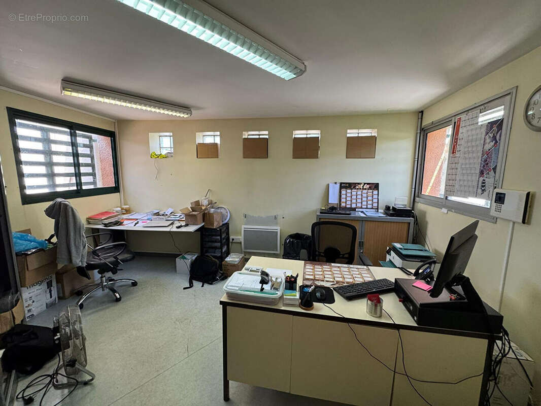 Commerce à FONTENILLES