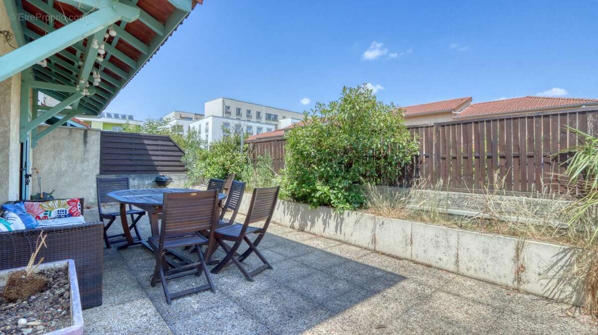 Appartement à LYON-8E