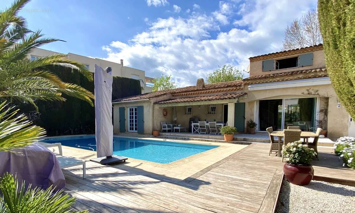 Maison à MANDELIEU-LA-NAPOULE