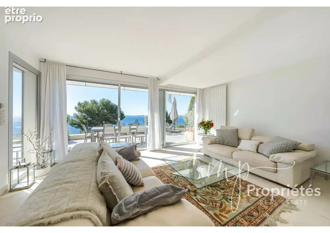 A VENDRE LE LAVANDOU AIGUEBELLE Charmante villa 192m² vue mer, piscine, garage - photo 5