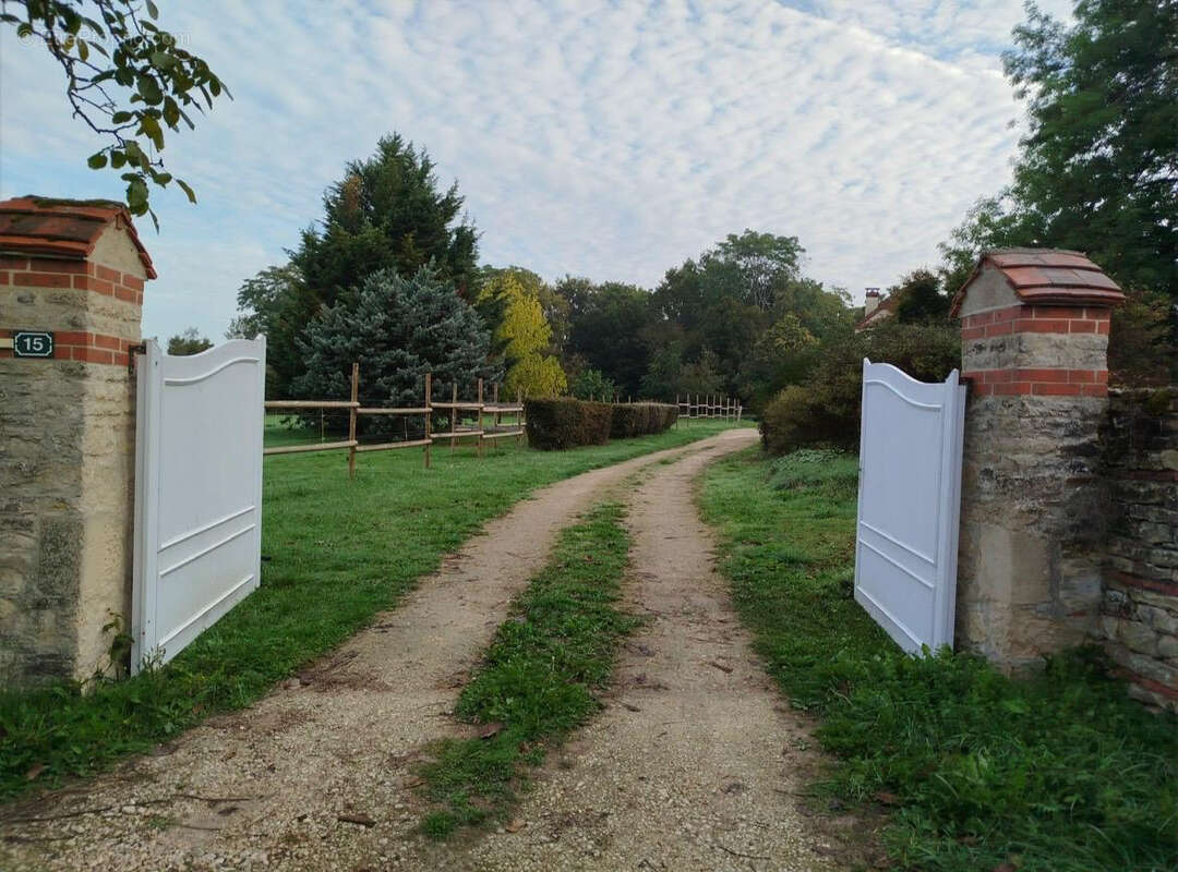 Maison à OUROUER-LES-BOURDELINS