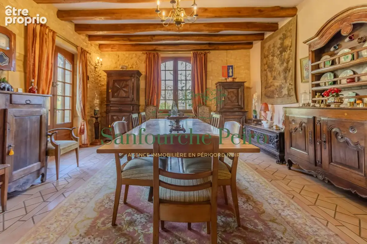 Situé à 18km à l'ouest de Sarlat et à 2km de Saint Cyprien - photo 9