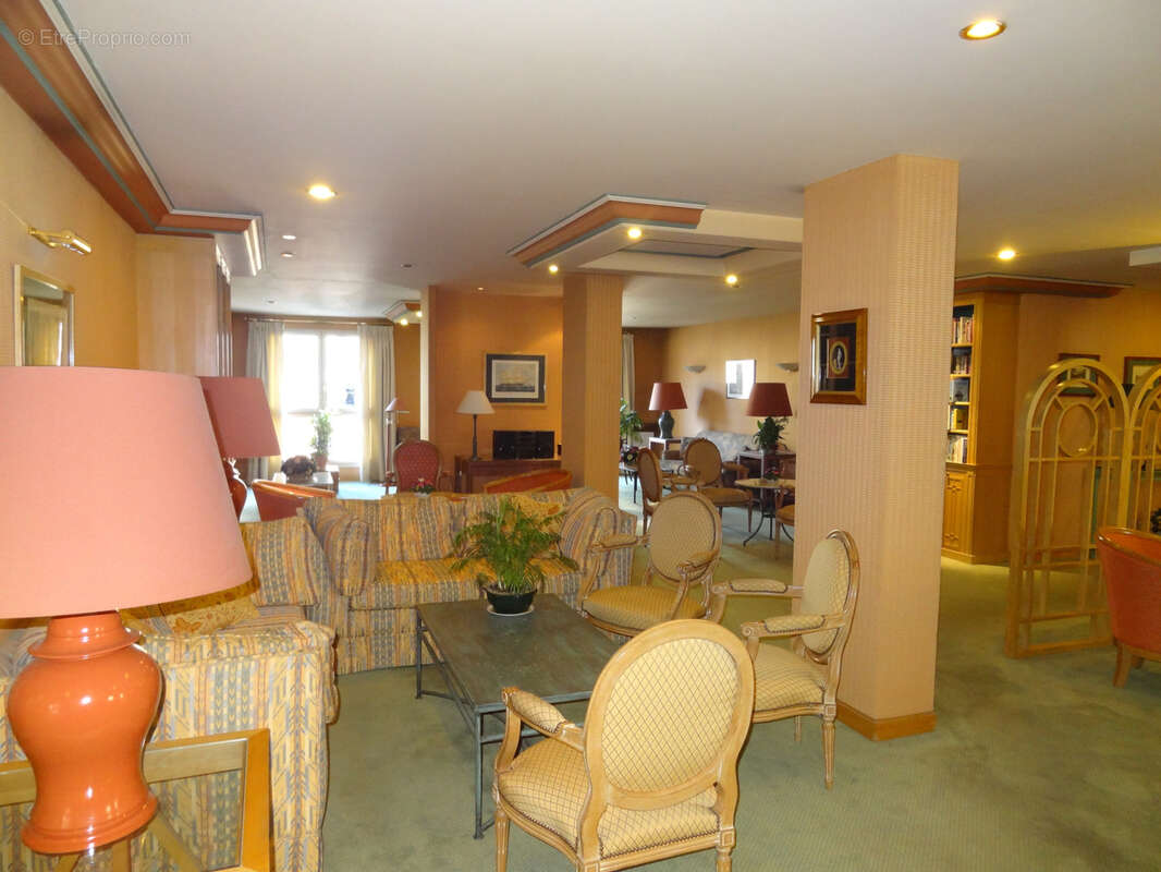Residence Services Hesperides Versailles 2 pièces - photo 4