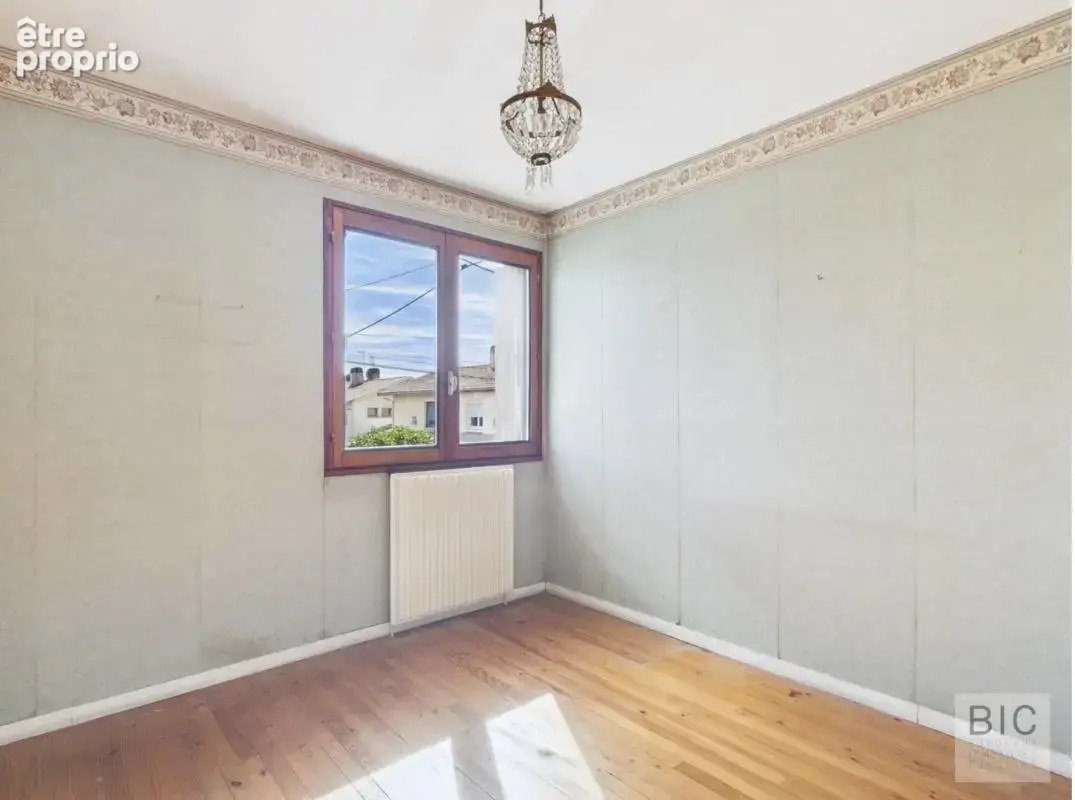A vendre maison à rafraîchir avec garage, véranda et jardin - photo 9