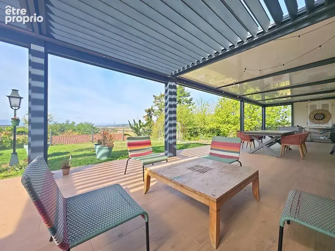 Maison - 4 Chambres - Possibilité 5 - Bureau - Sous sol complet - Garage - Piscine - Jardin - Magnifique vue - photo 9