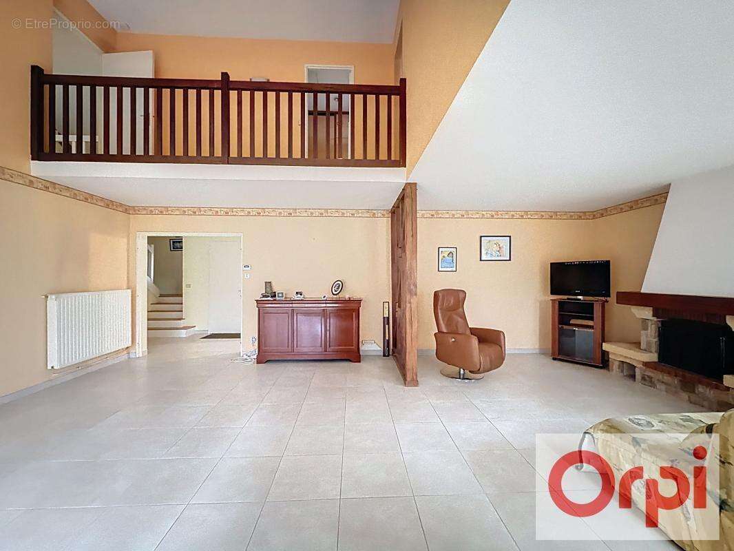 Maison à VOISINS-LE-BRETONNEUX