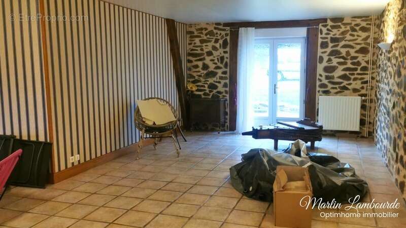 Maison à SAINT-LEONARD-DE-NOBLAT