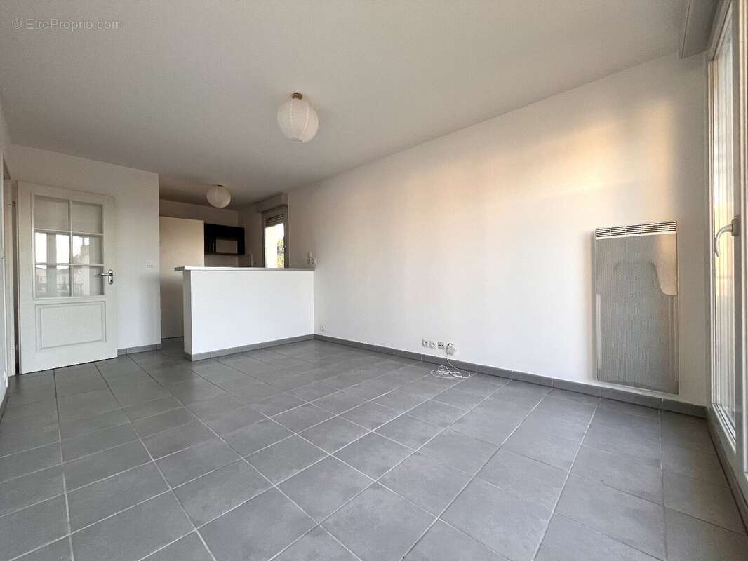 Saint-simon - spacieux t2 de 41,60m² avec balcon et 2 places de parkings - photo 4