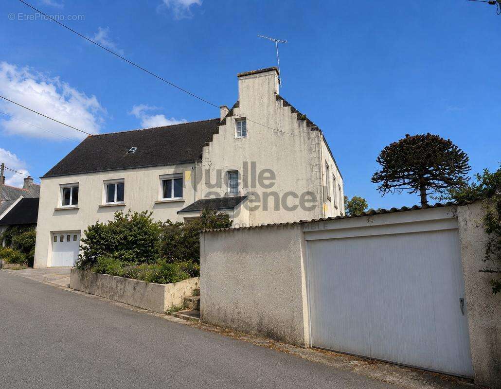 Maison à PLOUHINEC