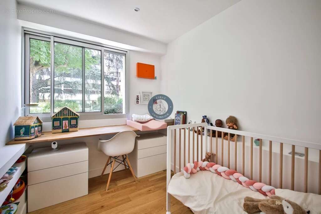 Appartement à NEUILLY-SUR-SEINE