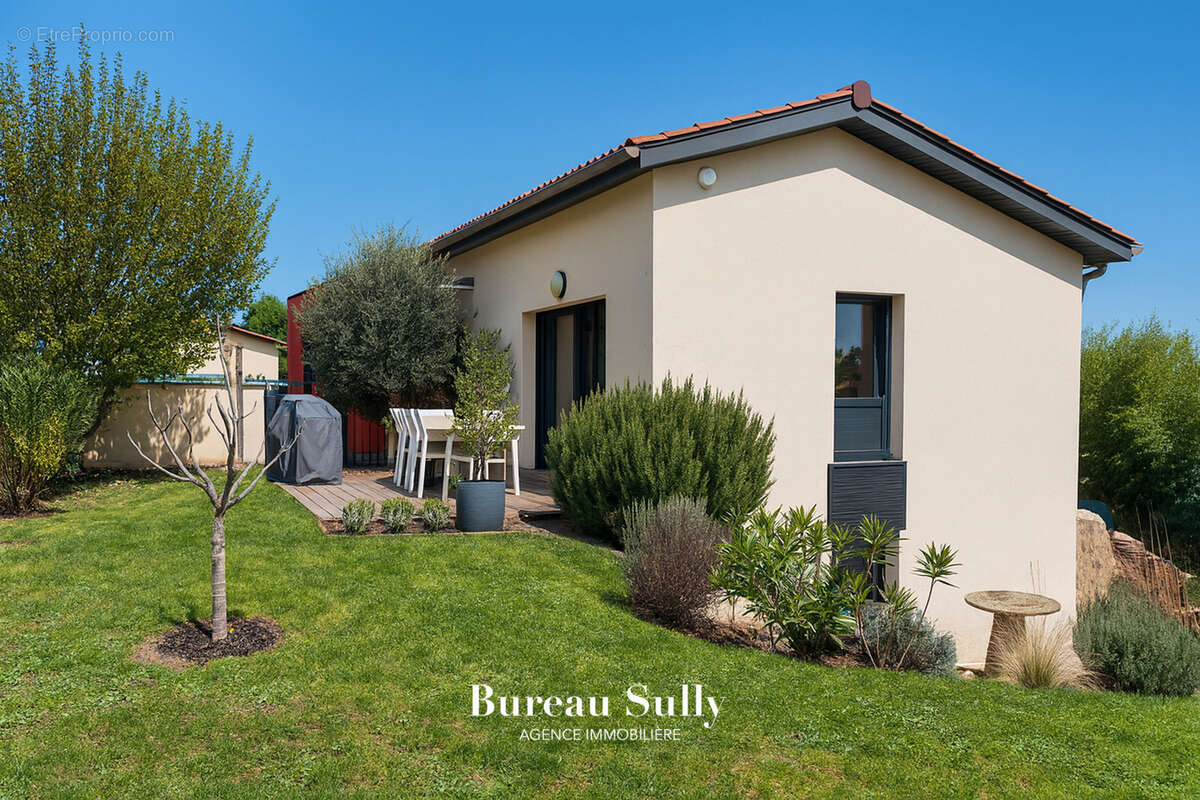 Maison à LA TOUR-DE-SALVAGNY