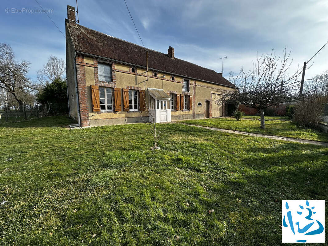Maison à LA CELLE-SAINT-CYR