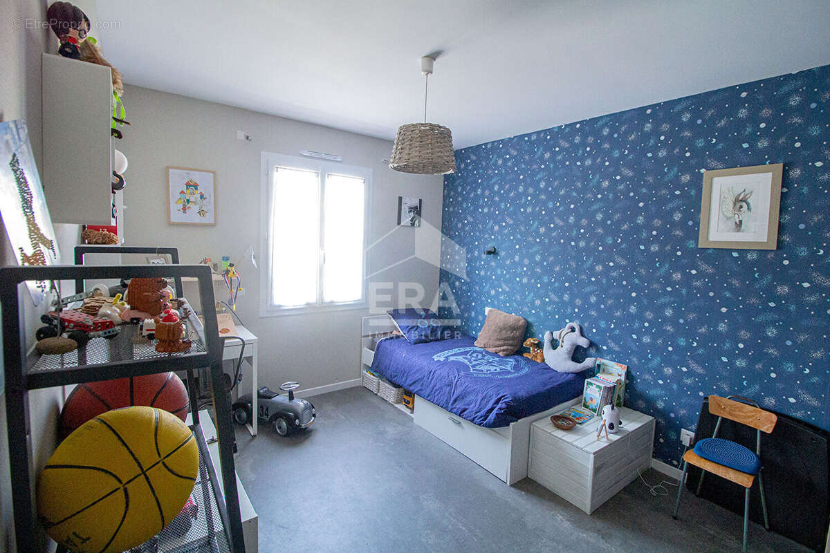 À vendre - Maison contemporaine de plain-pied avec piscine - 152 m² - Saint-Sauveur-d'Aunis - photo 10