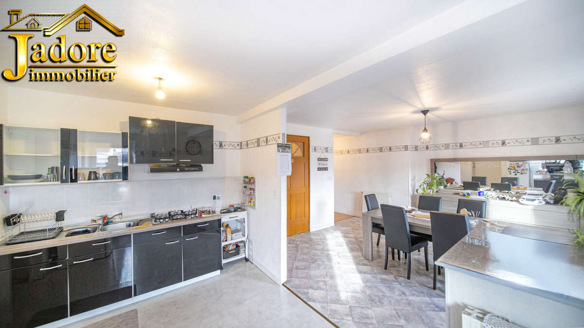 Appartement à ETIVAL-CLAIREFONTAINE