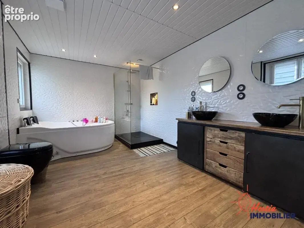 Maison rénovée de 250m² - photo 4