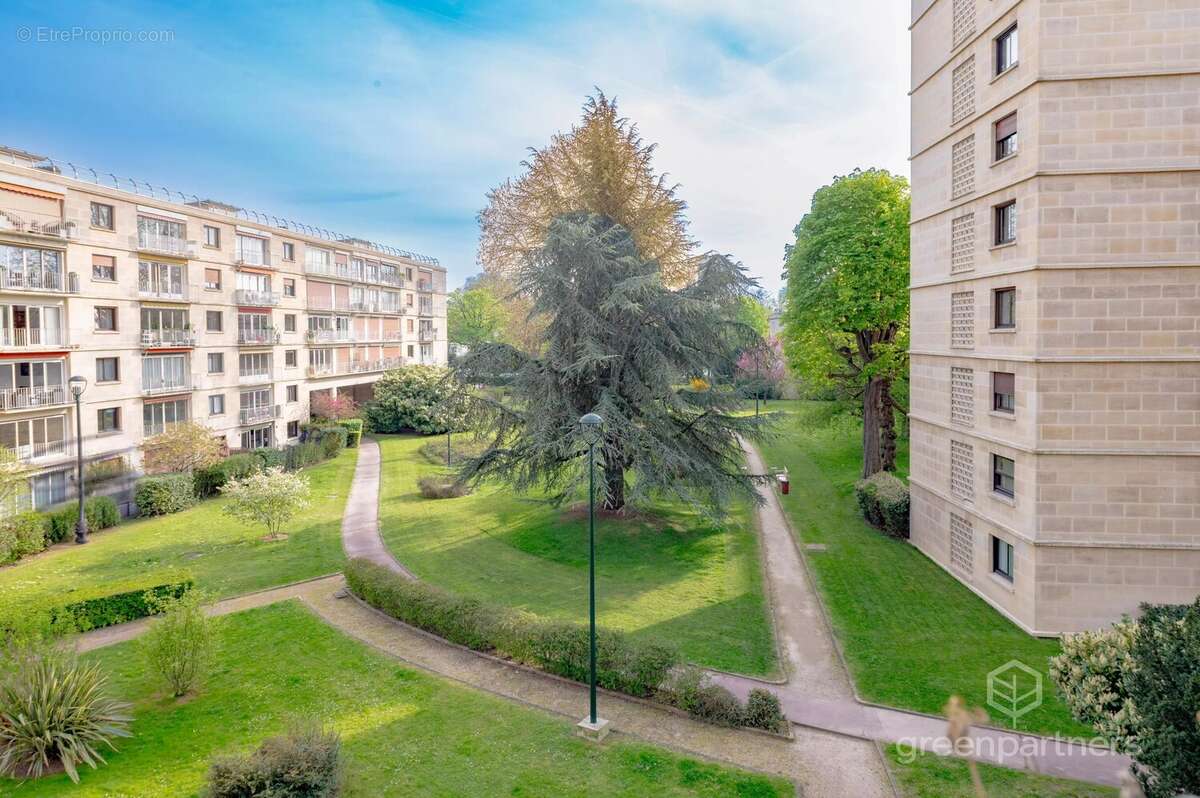Appartement à NEUILLY-SUR-SEINE