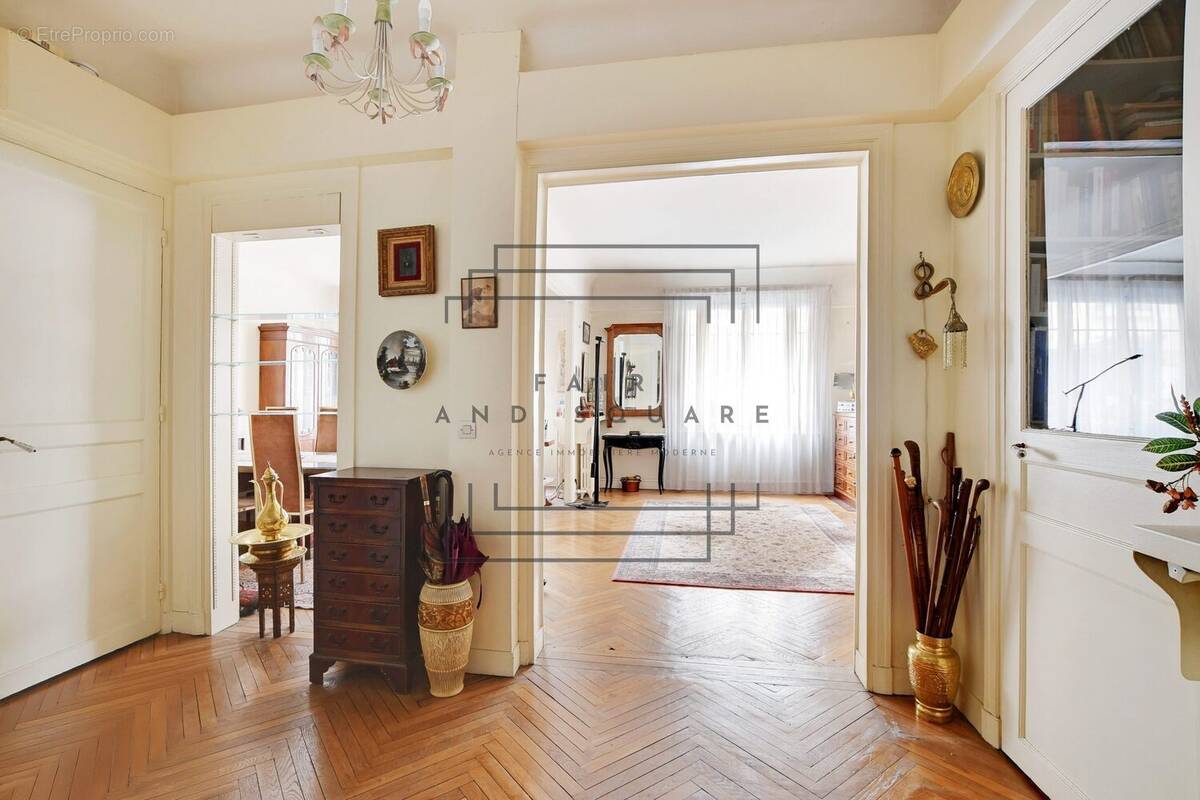 Appartement à NEUILLY-SUR-SEINE
