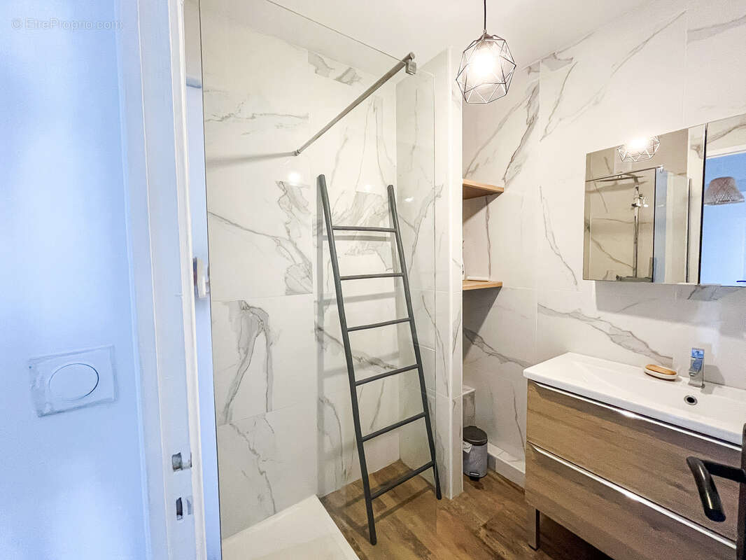 Appartement à MARSEILLE-5E