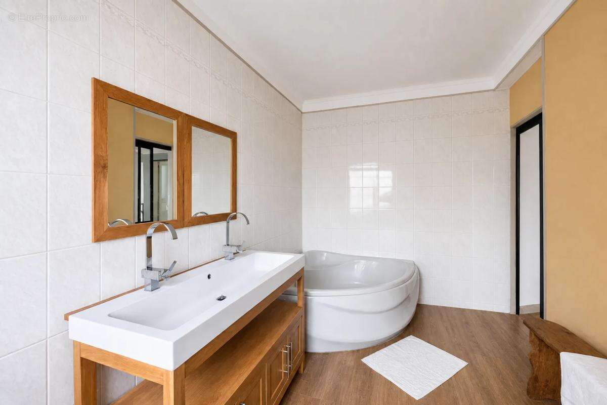 Grande maison 10 pièces à Angers avec potentiel locatif - photo 3