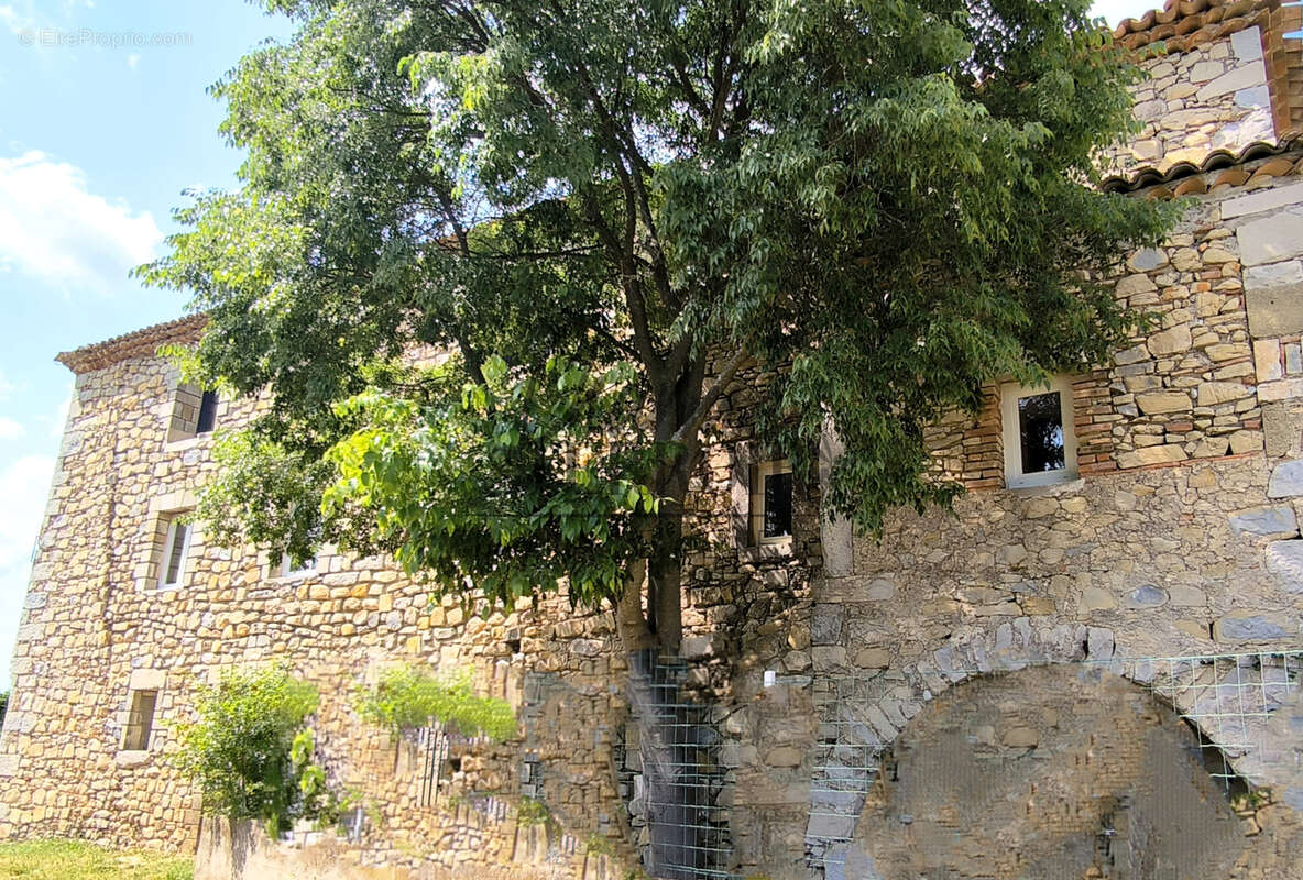 Maison à LUSSAN