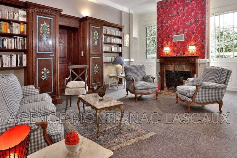 Commerce à MONTIGNAC