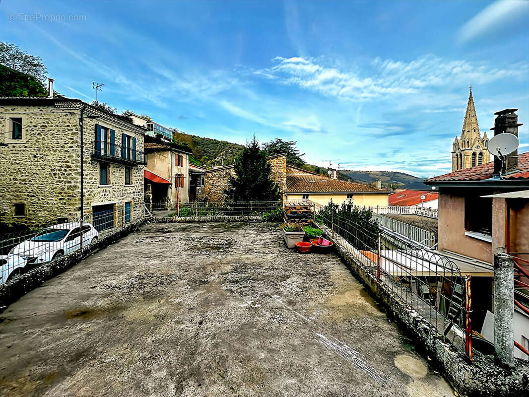 Appartement à SERRIERES