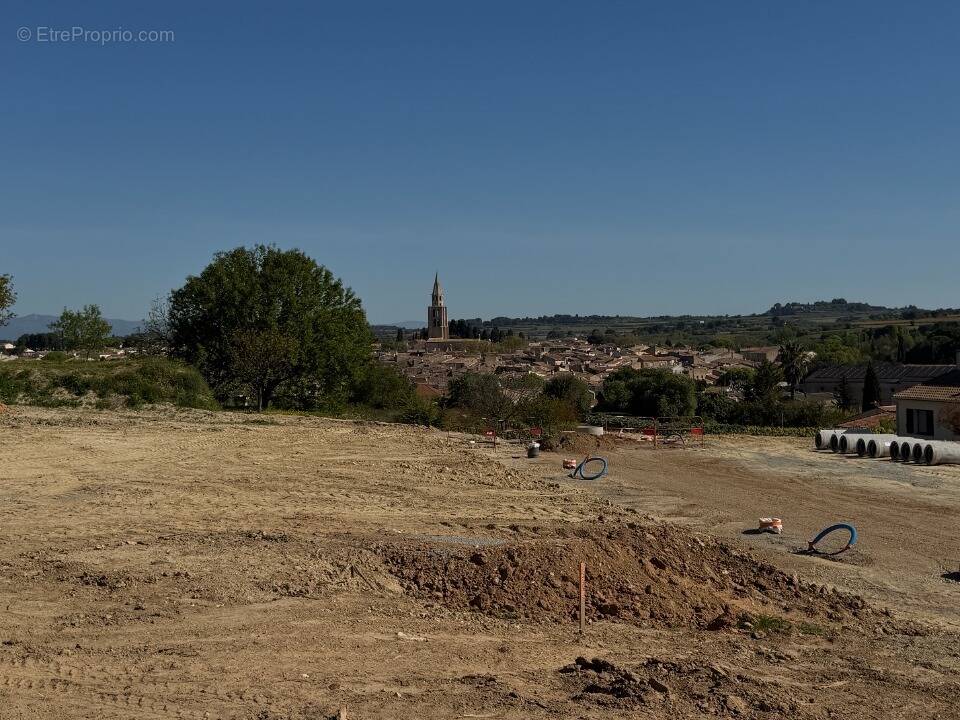 Terrain à MONTAGNAC