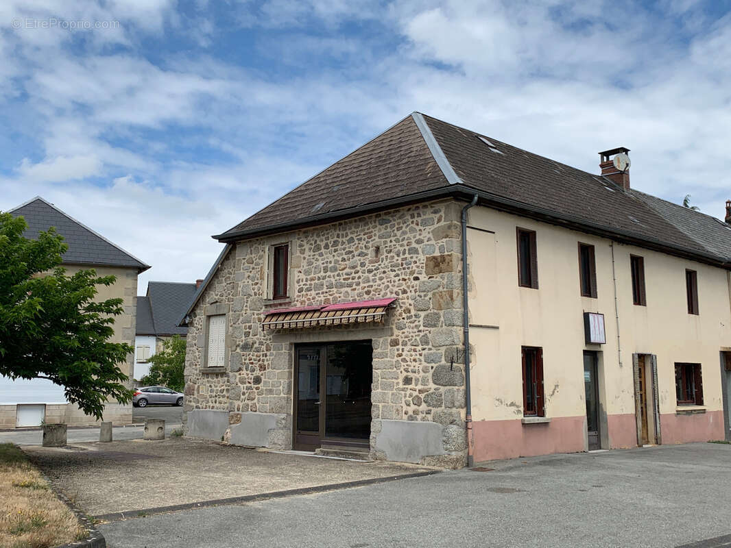 Maison à ESPINASSE