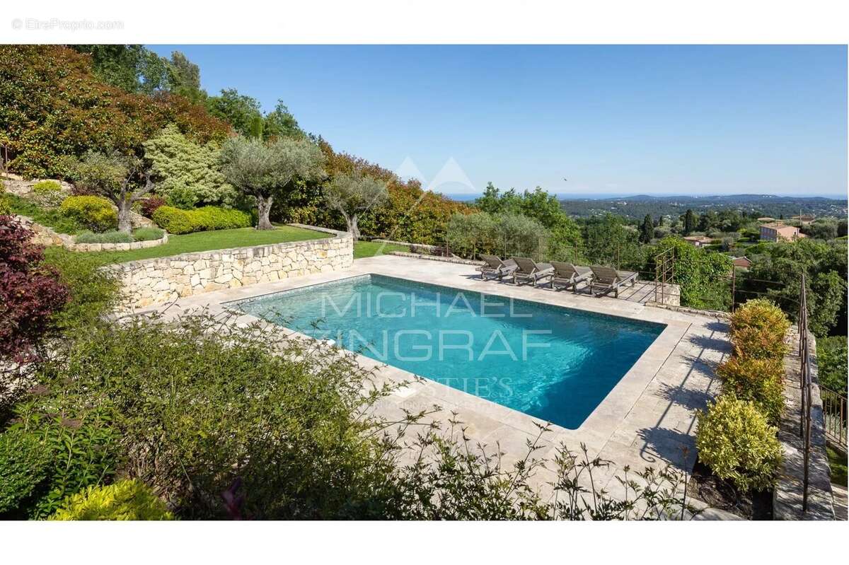 Maison à CHATEAUNEUF-GRASSE
